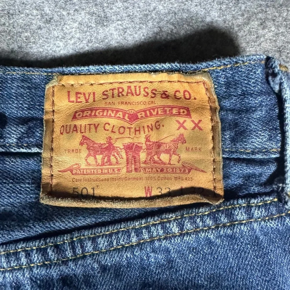 Levi's 501 Original Fit Mens Blue Denim Jeans 33x32 Button Fly Straight Y2K‎